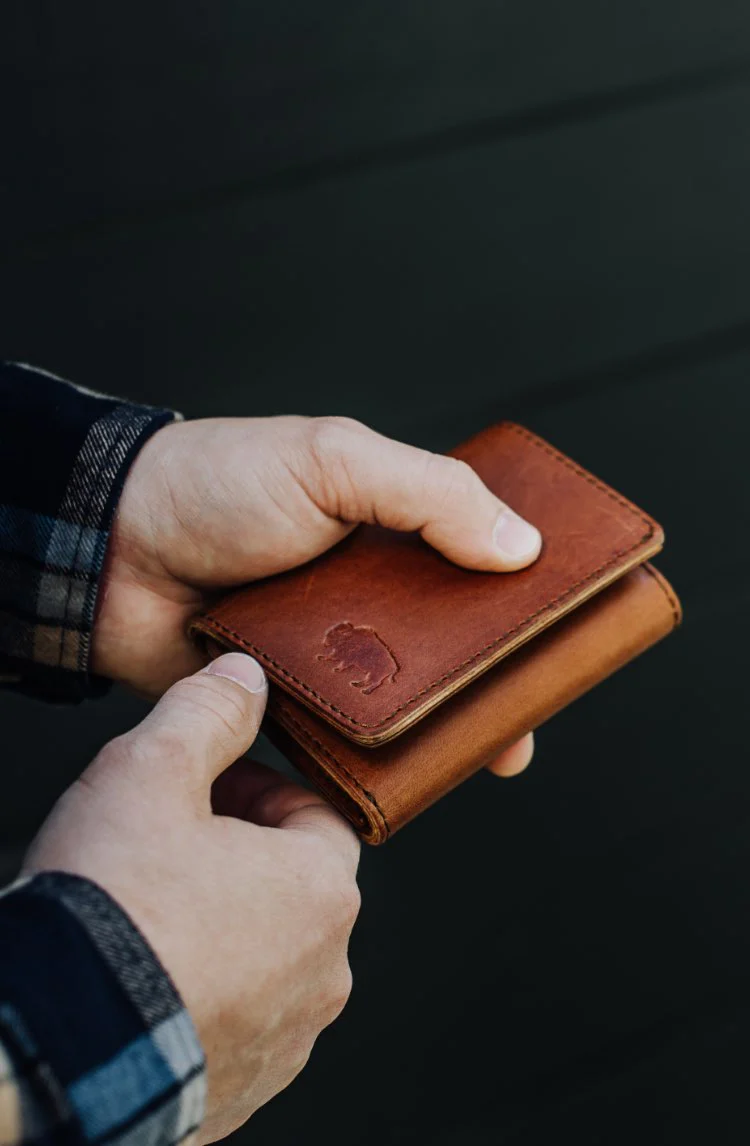 Best Male Wallet: How to Choose the Right One for Everyday Use